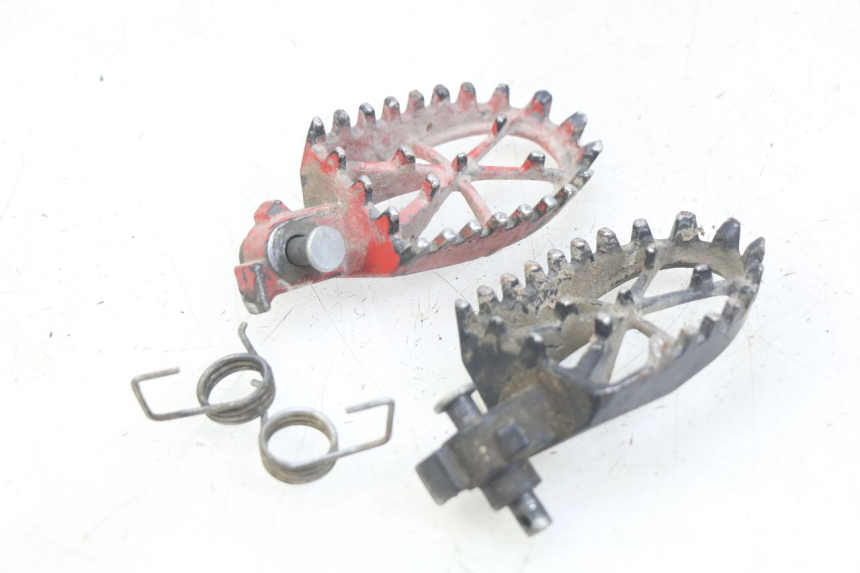 photo de PAR DE REPOSAPIÉS DELANTEROS APOLLO DIRT BIKE 125 (2010 - 2018) - Otra perspectiva