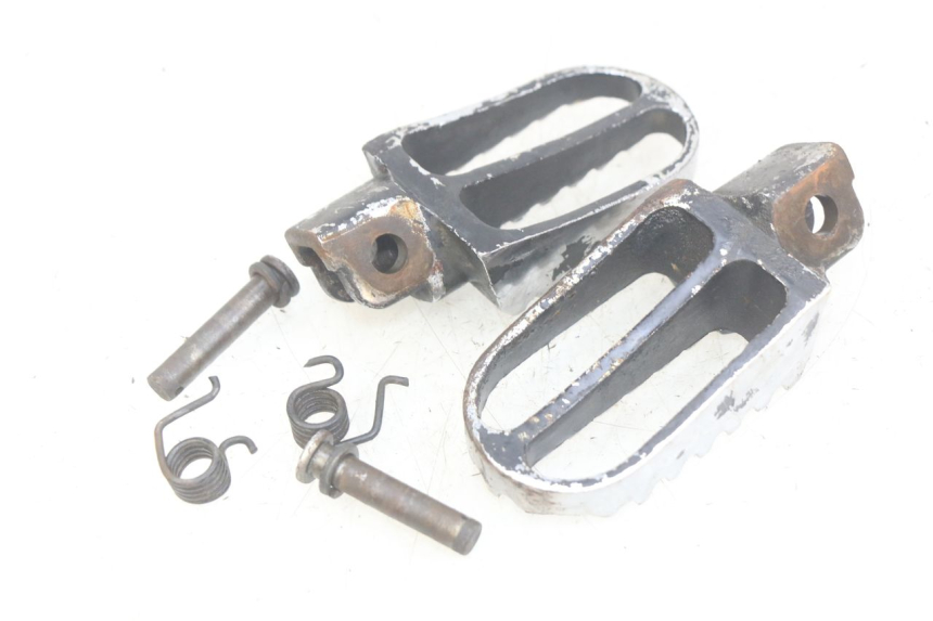 photo de PAR DE REPOSAPIÉS DELANTEROS LONCIN DIRT BIKE 125 - Detalle de la pieza