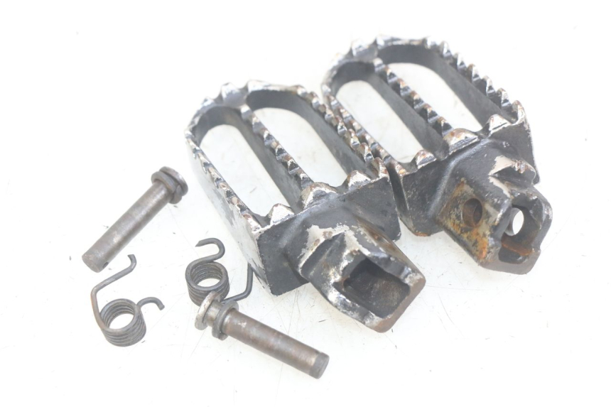 photo de PAR DE REPOSAPIÉS DELANTEROS LONCIN DIRT BIKE 125 - Otra perspectiva