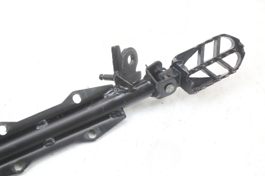 photo de PAR REPOSAPIES DELANTERA RSR DIRT BIKE 150 - Primer plano técnico