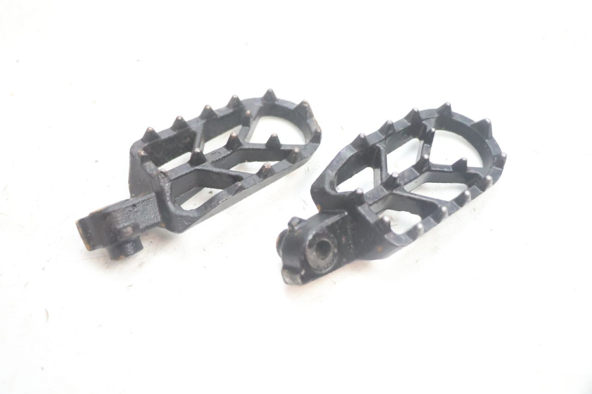 photo de PAR REPOSAPIES DELANTERA MINI MX DRIFT 150 - Primer plano técnico