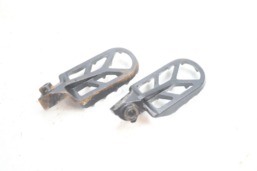 photo de PAR REPOSAPIES DELANTERA MINI MX DRIFT 150 - Detalles de los puntos de fijación