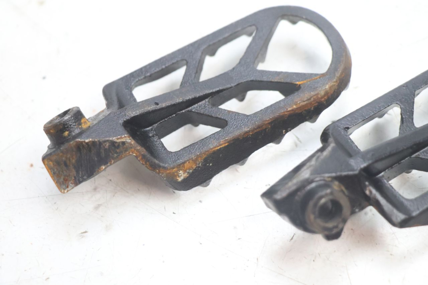 photo de PAR REPOSAPIES DELANTERA MINI MX DRIFT 150 - Estado de la superficie y material