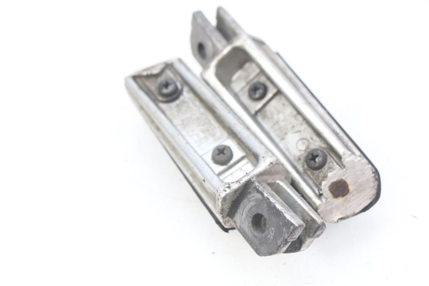 photo de PAR DE REPOSAPIÉS DELANTEROS YAMAHA FJR ABS 1300 (2016 - 2020) - Detalle de la pieza