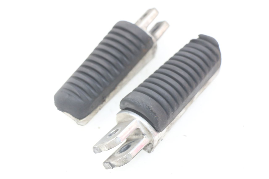 photo de PAR DE REPOSAPIÉS DELANTEROS YAMAHA FJR ABS 1300 (2016 - 2020) - Primer plano técnico