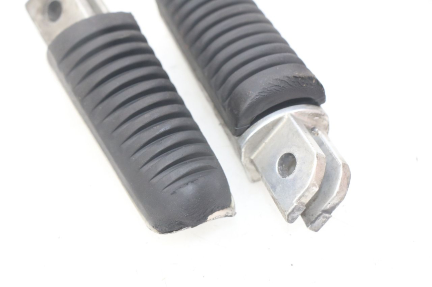 photo de PAR DE REPOSAPIÉS DELANTEROS YAMAHA FJR ABS 1300 (2016 - 2020) - Detalles de los puntos de fijación