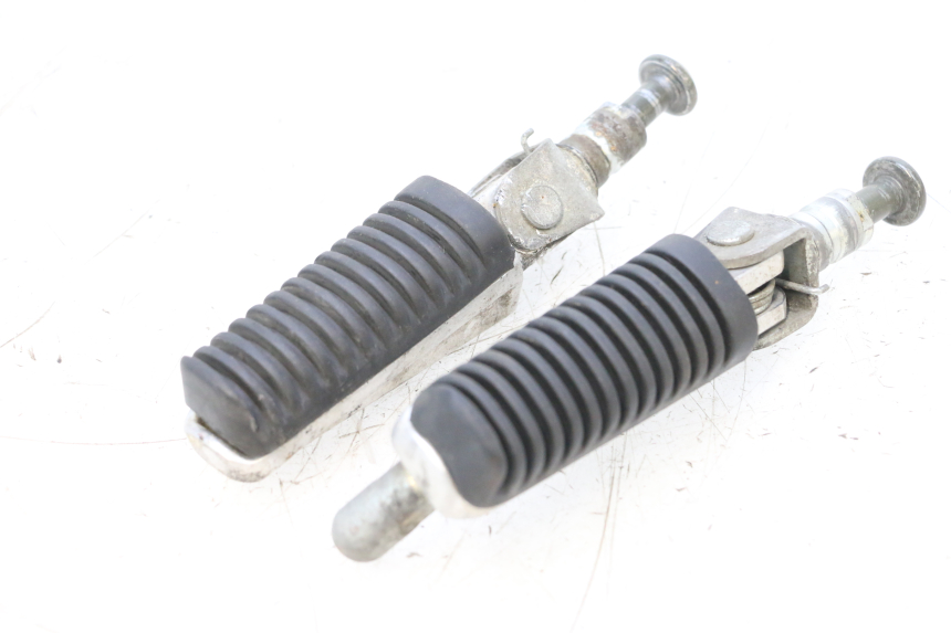 photo de PAR DE REPOSAPIÉS DELANTEROS YAMAHA FZS FAZER 600 (1998 - 2001) - Vista principal