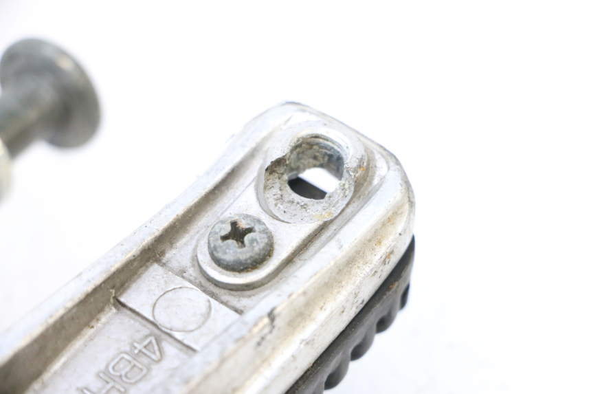 photo de PAR DE REPOSAPIÉS DELANTEROS YAMAHA FZS FAZER 600 (1998 - 2001) - Otra perspectiva