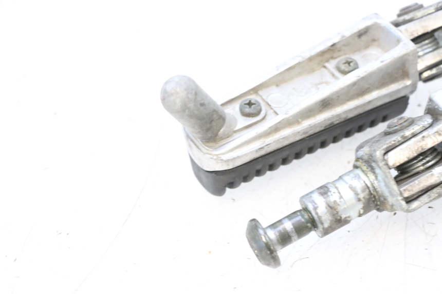 photo de PAR DE REPOSAPIÉS DELANTEROS YAMAHA FZS FAZER 600 (1998 - 2001) - Vista general del producto