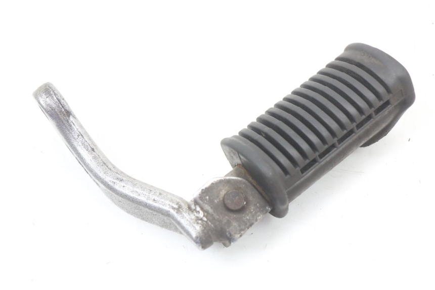 photo de PAR REPOSAPIES DELANTERA SUZUKI GN 125 (1997 - 2000) - Detalles de los puntos de fijación