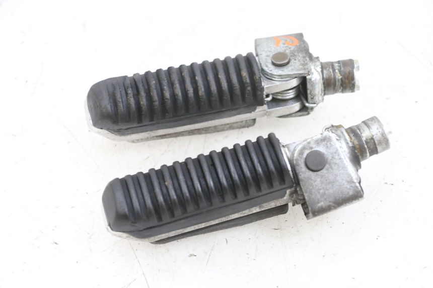 photo de PAR REPOSAPIES DELANTERA SUZUKI GSF N BANDIT 600 (1996 - 1999) - Vista general del producto