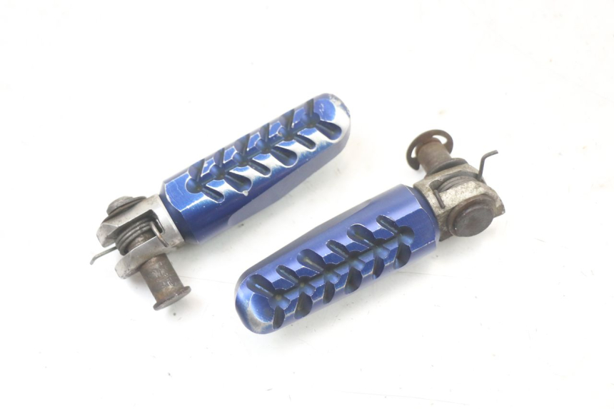 photo de PAR REPOSAPIES DELANTERA KAWASAKI ZR7 ZR-7 S 750 (1999 - 2004) - Zoom estado de uso