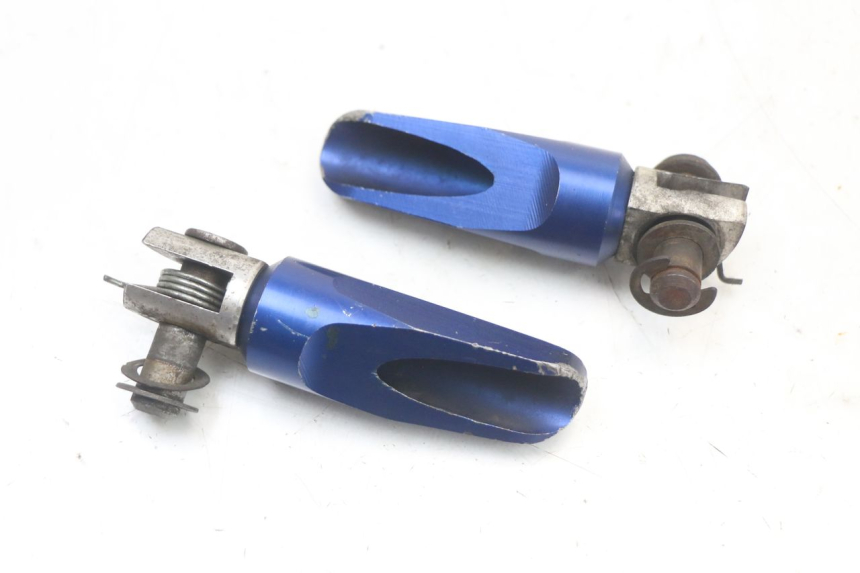 photo de PAR REPOSAPIES DELANTERA KAWASAKI ZR7 ZR-7 S 750 (1999 - 2004) - Otra perspectiva