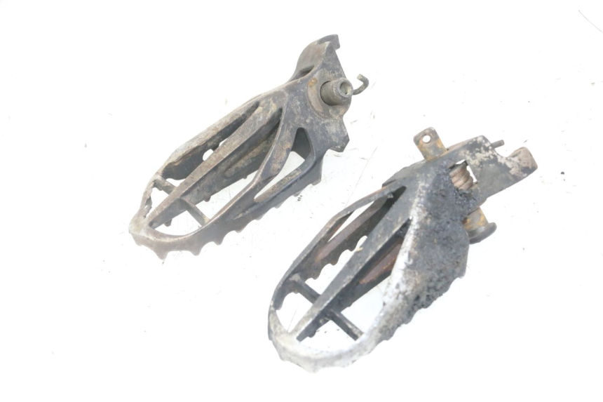 photo de PAR REPOSAPIES DELANTERA KAWASAKI KX F KXF 450 (2009 - 2011) - Primer plano técnico