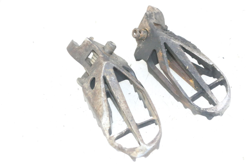 photo de PAR REPOSAPIES DELANTERA KAWASAKI KX F KXF 450 (2009 - 2011) - Detalles de los puntos de fijación