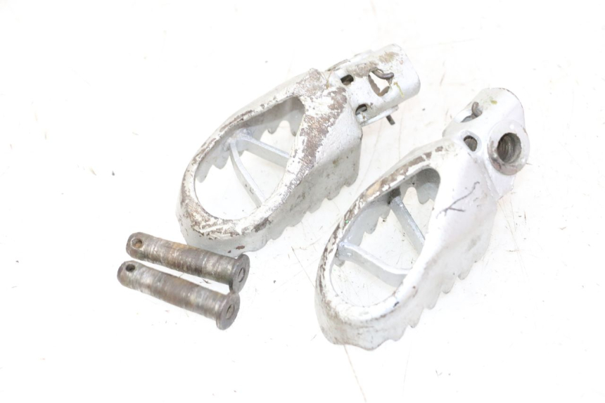 photo de PAR REPOSAPIES DELANTERA KAWASAKI KX 65 (2000 - 2019) - Primer plano técnico