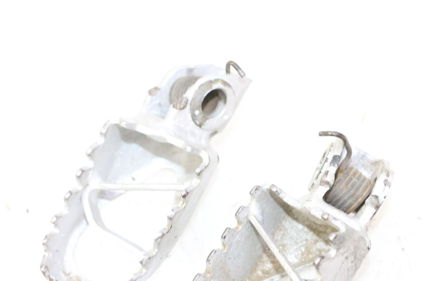 photo de PAR REPOSAPIES DELANTERA KAWASAKI KX 65 (2000 - 2019) - Estado de la superficie y material