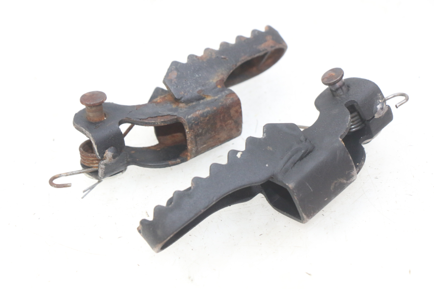 photo de PAR DE REPOSAPIÉS DELANTEROS POCKET BIKE KXD 50 - Detalle de la pieza