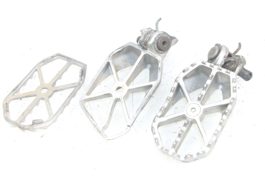 photo de PAR DE REPOSAPIÉS DELANTEROS KAWASAKI KXF KX-F 250 (2012 - 2014) - Recambio usado revisado