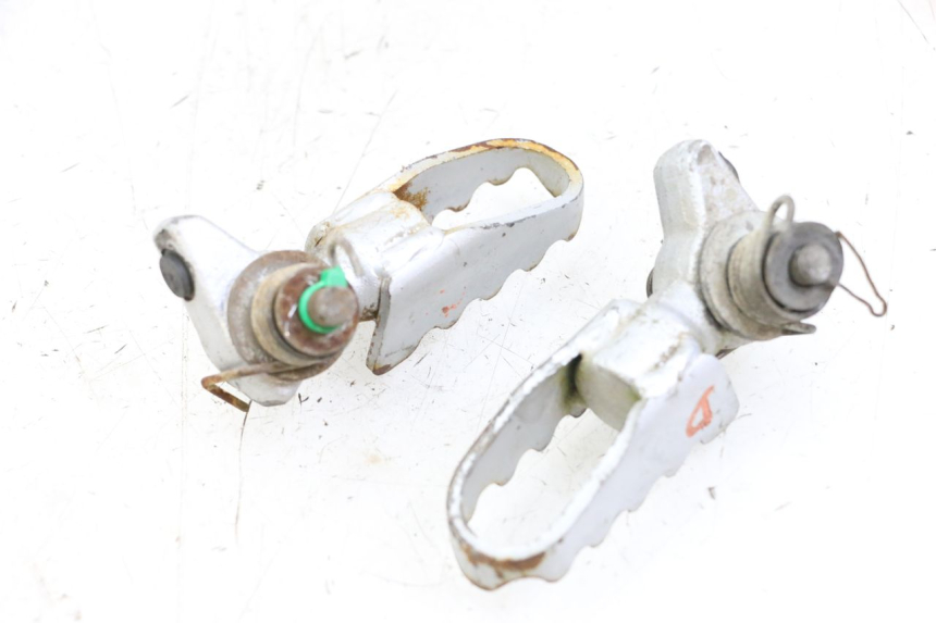 photo de PAR REPOSAPIES DELANTERA KYMCO STRYKER OFF ROAD 125 (1999 - 2005) - Detalle de la pieza