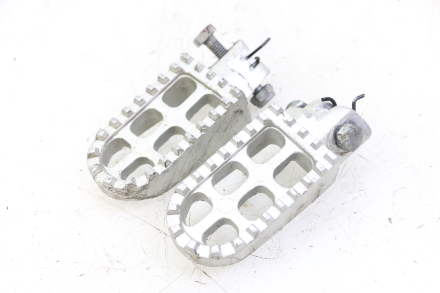 photo de PAR DE REPOSAPIÉS DELANTEROS LONCIN DIRT BIKE 125 - Vista principal