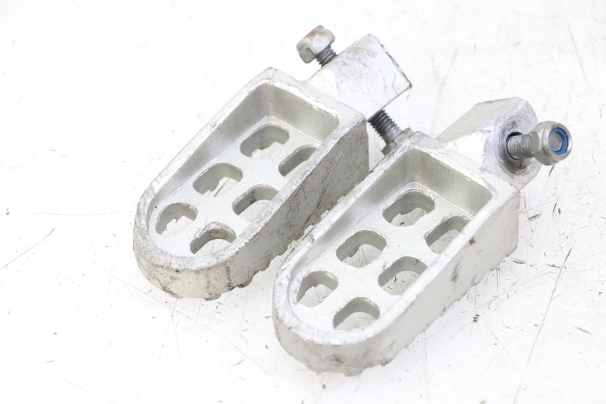 photo de PAR DE REPOSAPIÉS DELANTEROS LONCIN DIRT BIKE 125 - Zoom estado de uso