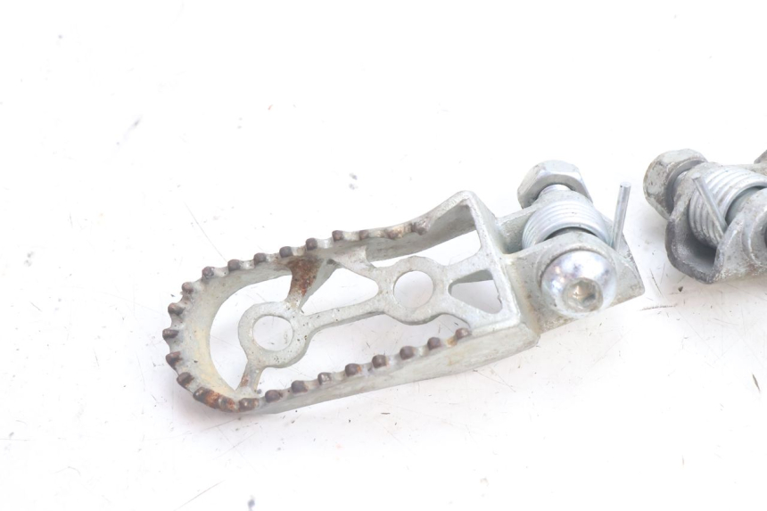photo de PAR REPOSAPIES DELANTERA RIEJU MRT PRO SUPERMOTARD 50 (2007 - 2018) - Primer plano técnico
