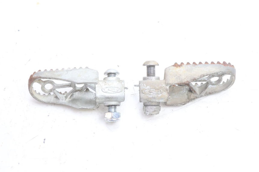 photo de PAR REPOSAPIES DELANTERA RIEJU MRT PRO SUPERMOTARD 50 (2007 - 2018) - Estado de la superficie y material