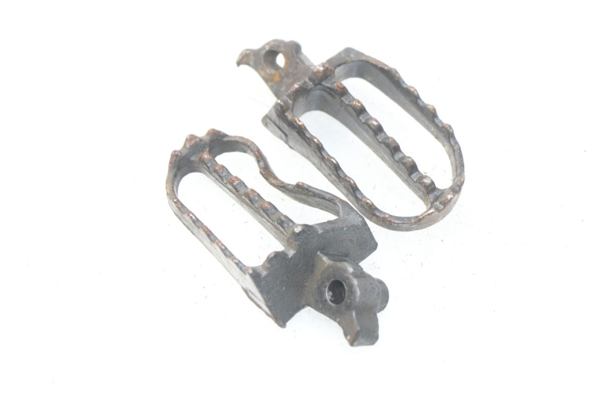 photo de PAR DE REPOSAPIÉS DELANTEROS APOLLO RFZ 150 - Zoom estado de uso