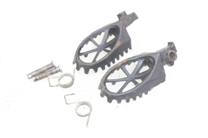 photo de PAR DE REPOSAPIÉS DELANTEROS APOLLO RFZ 150 - Zoom estado de uso