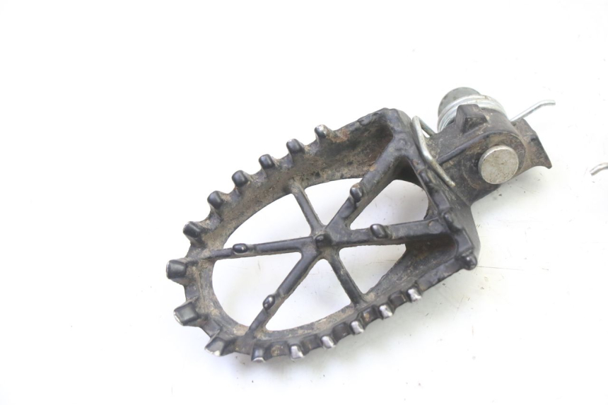 photo de PAR DE REPOSAPIÉS DELANTEROS APOLLO RFZ 150 - Detalle de la pieza