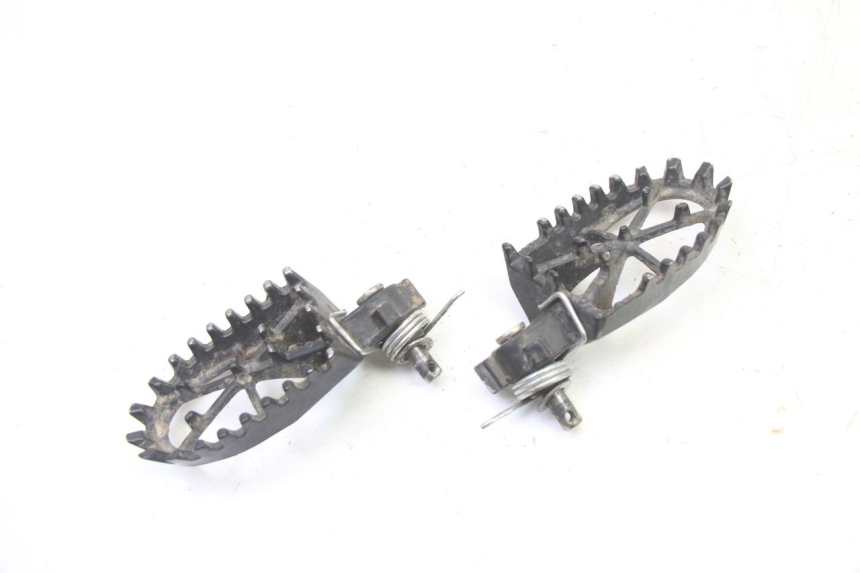 photo de PAR DE REPOSAPIÉS DELANTEROS APOLLO RFZ 150 - Otra perspectiva