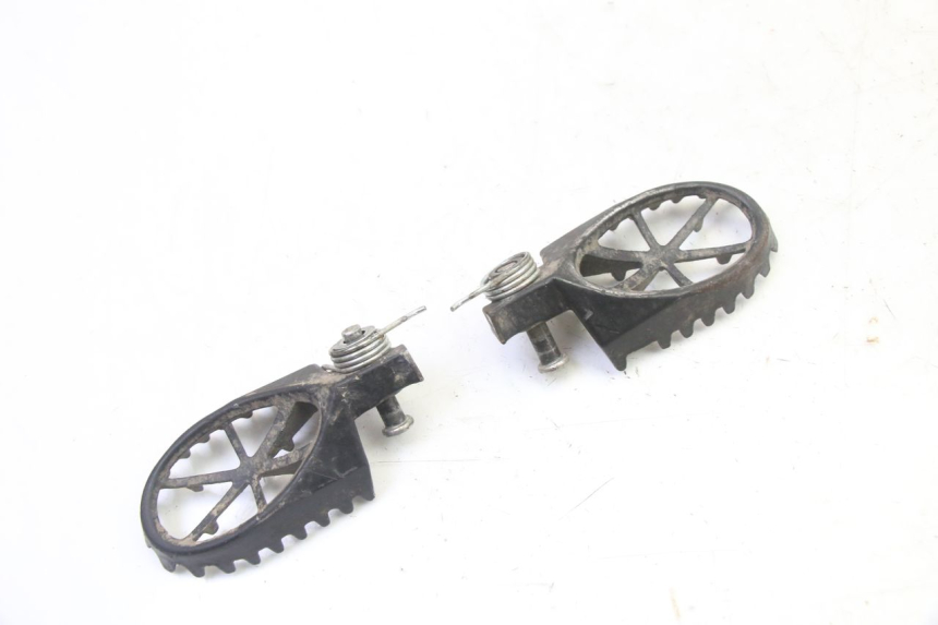 photo de PAR DE REPOSAPIÉS DELANTEROS APOLLO RFZ 150 - Primer plano técnico