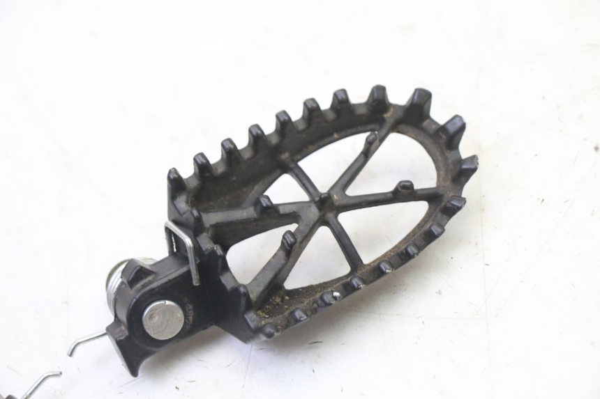 photo de PAR DE REPOSAPIÉS DELANTEROS APOLLO RFZ 125 - Zoom estado de uso