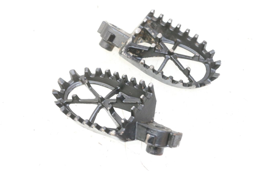 photo de PAR DE REPOSAPIÉS DELANTEROS APOLLO RFZ 125 - Vista principal