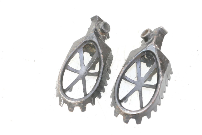 photo de PAR DE REPOSAPIÉS DELANTEROS APOLLO RFZ 125 - Zoom estado de uso