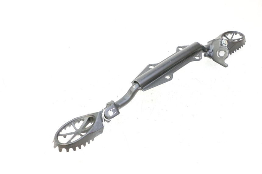 photo de PAR DE REPOSAPIÉS DELANTEROS APOLLO RFZ 125 - Otra perspectiva