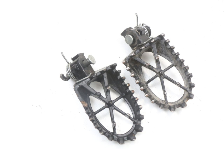 photo de PAR REPOSAPIES DELANTERA APOLLO RFZ 140 - Detalle de la pieza