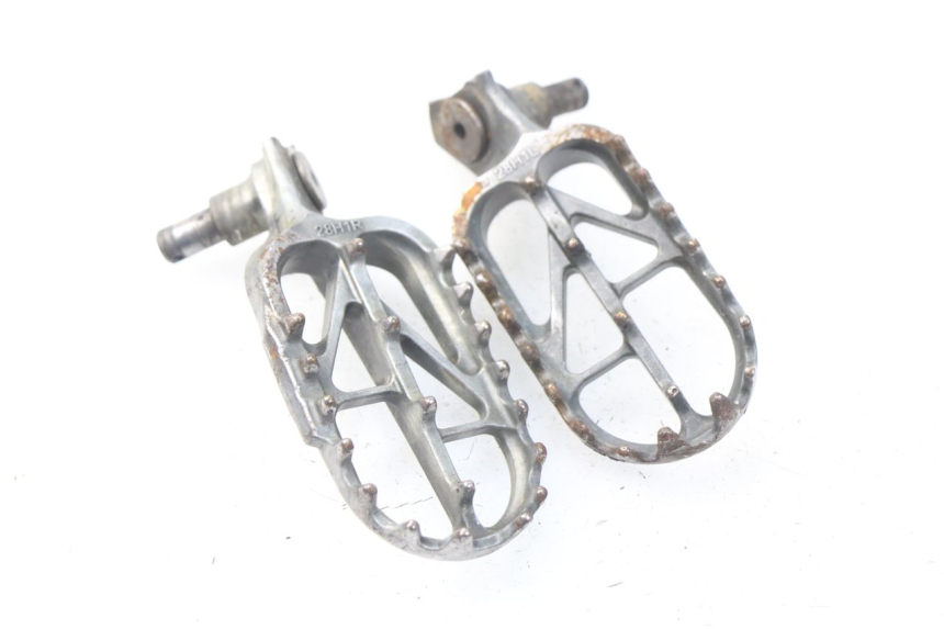 photo de PAR REPOSAPIES DELANTERA SUZUKI RMZ RM-Z 450 (2008 - 2011) - Detalle de la pieza