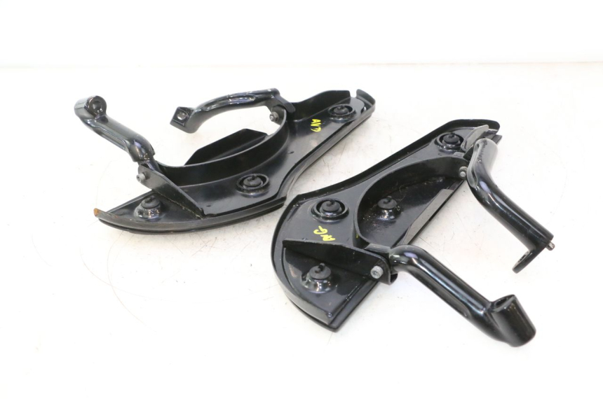 photo de PAR REPOSAPIES DELANTERA HARLEY DAVIDSON ROAD GLIDE FLTRXSE 1920 (2018 - 2022) - Primer plano técnico