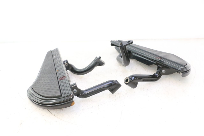 photo de PAR REPOSAPIES DELANTERA HARLEY DAVIDSON ROAD GLIDE FLTRXSE 1920 (2018 - 2022) - Vista general del producto