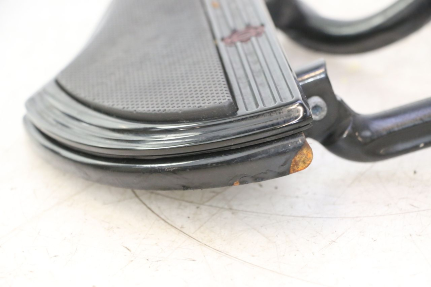 photo de PAR REPOSAPIES DELANTERA HARLEY DAVIDSON ROAD GLIDE FLTRXSE 1920 (2018 - 2022) - Detalles de los puntos de fijación