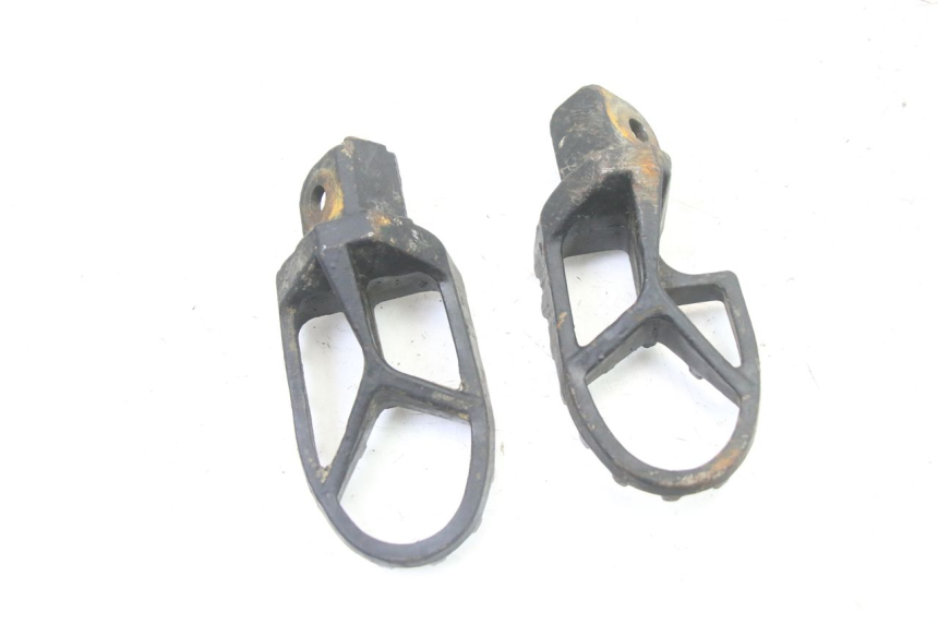 photo de PAR DE REPOSAPIÉS DELANTEROS APOLLO RXF 125 - Detalles de los puntos de fijación