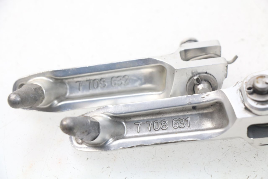 photo de PAR REPOSAPIES DELANTERA BMW S RR ABS S1000RR 1000 (2009 - 2011) - Zoom estado de uso