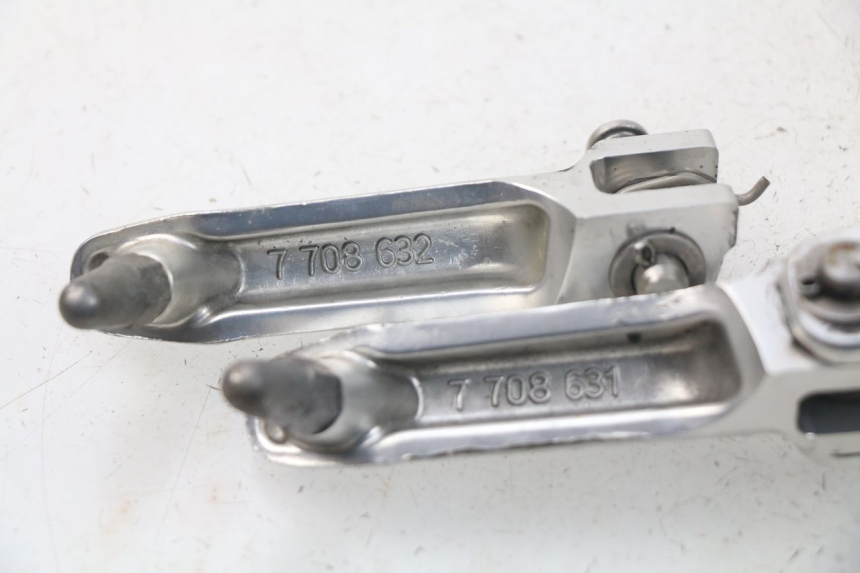 photo de PAR REPOSAPIES DELANTERA BMW S RR ABS S1000RR 1000 (2009 - 2011) - Otra perspectiva