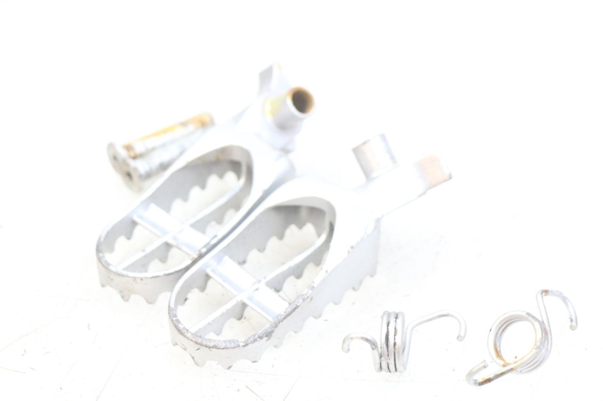 photo de PAR DE REPOSAPIÉS DELANTEROS GAS-GAS SM ROOKIE 50 (2001 - 2005) - Detalle de la pieza