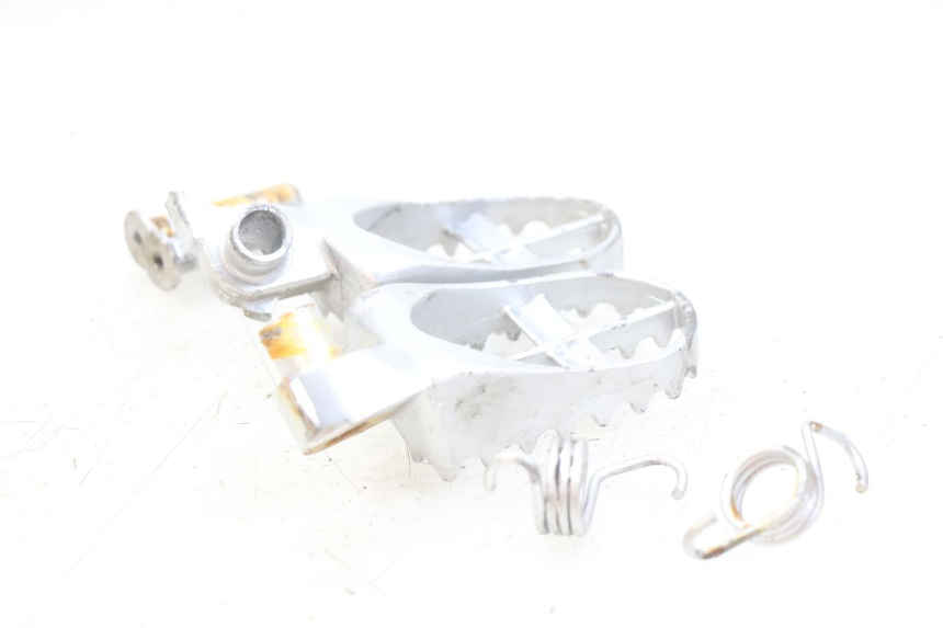 photo de PAR DE REPOSAPIÉS DELANTEROS GAS-GAS SM ROOKIE 50 (2001 - 2005) - Zoom estado de uso