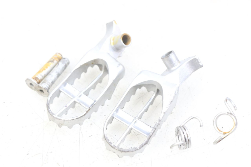 photo de PAR DE REPOSAPIÉS DELANTEROS GAS-GAS SM ROOKIE 50 (2001 - 2005) - Otra perspectiva