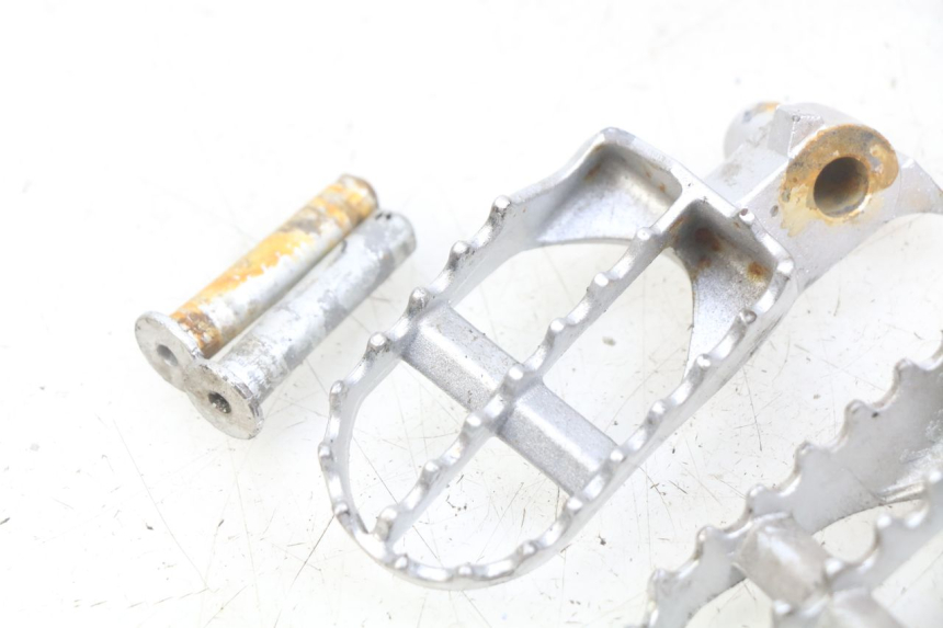 photo de PAR DE REPOSAPIÉS DELANTEROS GAS-GAS SM ROOKIE 50 (2001 - 2005) - Vista general del producto