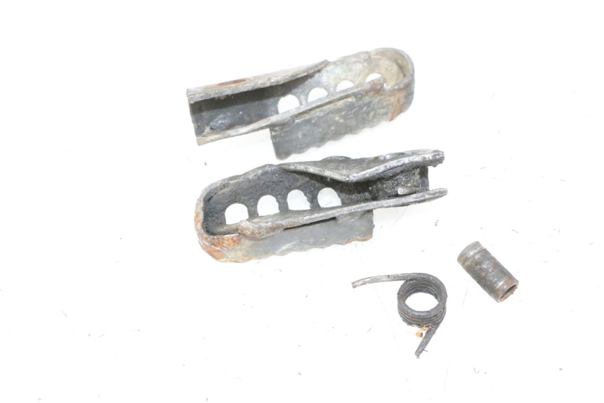 photo de PAR DE REPOSAPIÉS DELANTEROS GILERA SMT SUPERMOTARD 50 (2009 - 2017) - Detalle de la pieza